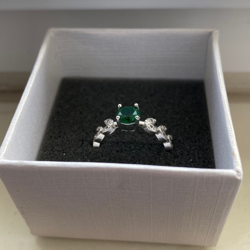 Women’s size 7 silver band with emerald stone